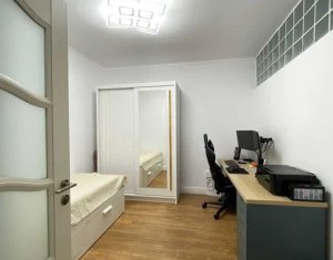 Vanzare apartament 3 camere, finisat si mobilat modern, Floresti   