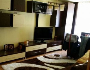 Vanzare apartament 3 camere, decomandat, predare la cheie, zona stadion CFR