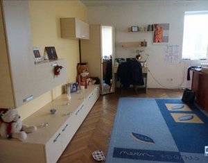 Vanzare apartament in vila cu 2 apartamente, A. Muresanu, garaj,3 parcari, curte