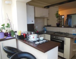 Apartment 3 rooms for sale in Floresti