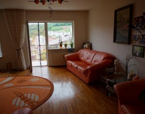 Vanzare apartament cu 3 camere, Floresti, strada Stejarului