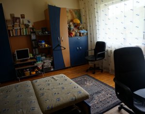 Vanzare apartament cu 3 camere, Floresti, strada Stejarului