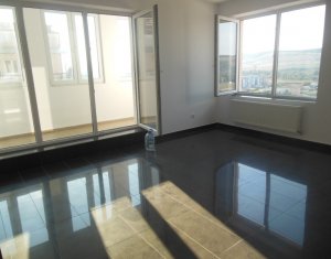 Vanzare apartament cu 3 camere, panorama deosebita, strada Razoare