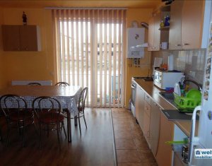 Apartment 3 rooms for sale in Floresti