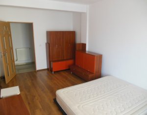 Vanzare apartament cu 2 camere, decomandat, Floresti, strada Ioan Rus