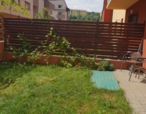 Vanzare apartament 2 camere, decomandat, gradina 58 mp, situat in Floresti 