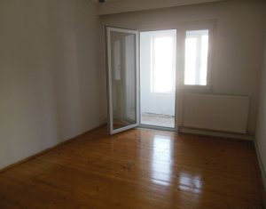 Vanzare apartament cu 3 camere, decomandat, Floresti, strada Gheorghe Doja