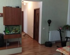Vanzare apartament 3 camere, gradina 80 mp, situat in Floresti, zona Eroilor