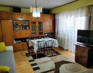 Apartament 2 camere, decomandat, 65 mp, strada Bucuresti, aproape de centru