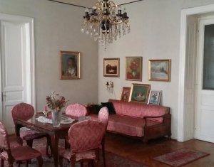 Apartament 3 camere, ultracentral, 107mp, zona Camerei de Comert