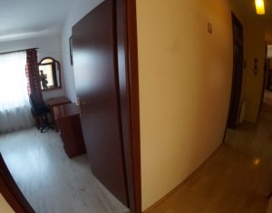 Vanzare penthouse cu 4 camere, in zona semicentrala 