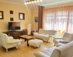 Vanzare penthouse cu 4 camere, in zona semicentrala 