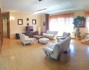 Vanzare penthouse cu 4 camere, in zona semicentrala 