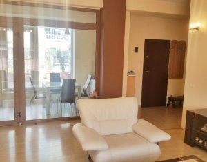 Vanzare penthouse cu 4 camere, in zona semicentrala 