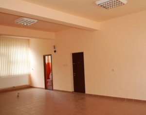 Vanzare apartament 3 camere, pretabil birouri si locuinta, zona semicentrala!