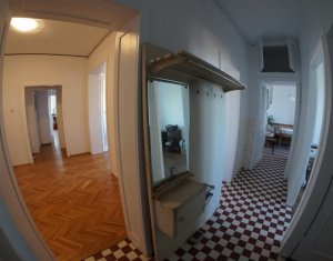 Vanzare apartament cu 4 camere, confort marit, in Centru 