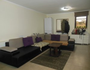 Vanzare apartament cu 4 camere, strada Valea Garbaului