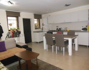 Vanzare apartament cu 4 camere, strada Valea Garbaului