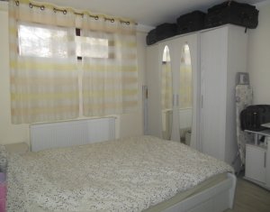 Vanzare apartament cu 4 camere, strada Valea Garbaului