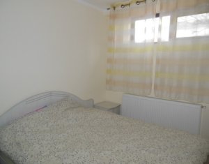 Vanzare apartament cu 4 camere, strada Valea Garbaului