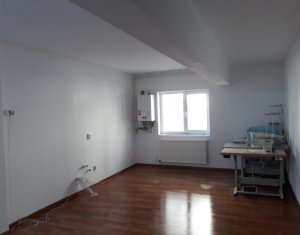 Vindem apartament 3 camere, finisat, zona Stejarului, Floresti