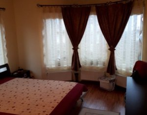 Vanzare apartament cu 3 camere la vila in Zorilor, curte si parcare