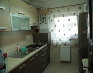 Vindem apartament 2 camere, decomandat, in spate la Vivo, Floresti