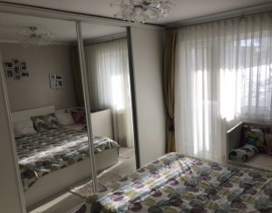 Vindem apartament cu 3 camere, decomandat, finisat, mobilat, utilat, zona Gruia