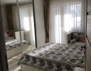 Vindem apartament cu 3 camere, decomandat, finisat, mobilat, utilat, zona Gruia