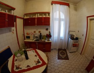 Vanzare apartamen cu 4 camere la vila in zona strazii Emil Racovita