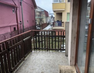 Apartment 3 rooms for sale in Floresti