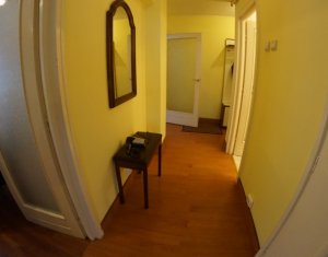 Apartament 3 camere, foarte spatios, zona centrala, excelent investitie