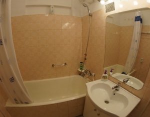 Apartament 3 camere, foarte spatios, zona centrala, excelent investitie