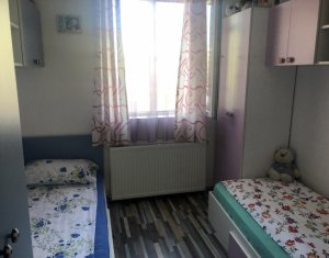 Apartment 3 rooms for sale in Floresti