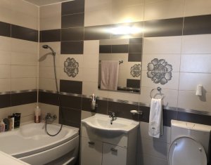 Vanzare apartament 3 camere, situat in Floresti, zona Florilor