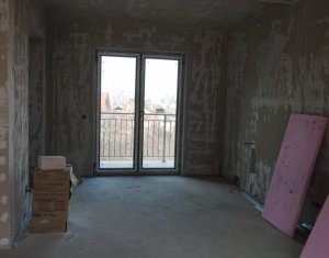 Vanzare apartament de 4 camere, zona Andrei Muresanu