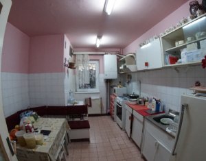 Apartament cu 4 camere, decomandate, str. Bucuresti