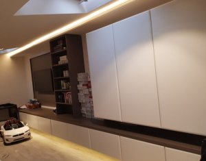 Vanzare apartament cu 3 camere pe doua nivele, utrafinisat, zona Terra