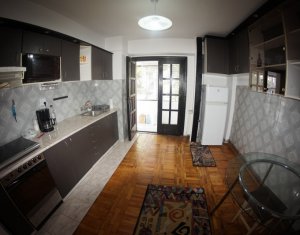 Apartament 2 camere decomandate, confort sporit, bloc P Titulescu, zona Cipariu