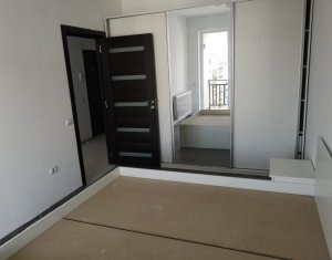 Vanzare apartament 3 camere, finisat recent, zona Petrom
