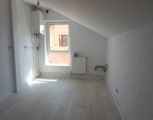 Vanzare apartament renovat, 4 camere, zona Plopilor, Floresti