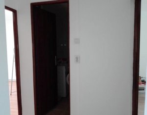 Vanzare apartament 2 camere confort sporit, etaj intermediar zona Intre Lacuri