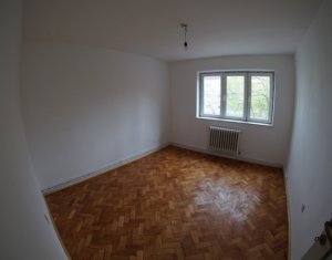 Vanzare apartament cu 3 camere spatios in Manastur zona buna