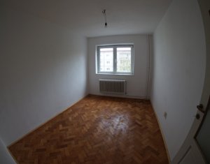 Vanzare apartament cu 3 camere spatios in Manastur zona buna