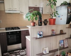 Vindem apartament 3 camere, etaj intermediar, zona Atelierul de Pizza, Floresti