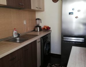 Vindem apartament 3 camere, etaj intermediar, zona Atelierul de Pizza, Floresti