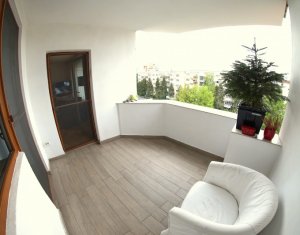 Vanzare apartament 3 camere decomandate, confort sporit, zona Titulescu