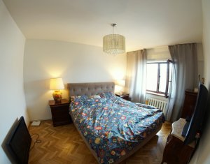 Vanzare apartament 3 camere decomandate, confort sporit, zona Titulescu