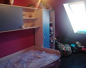 Vindem apartament 2 camere, mansarda, strada Porii, Floresti