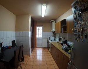 Apartament 3 camere decomandat, zona Kaufland